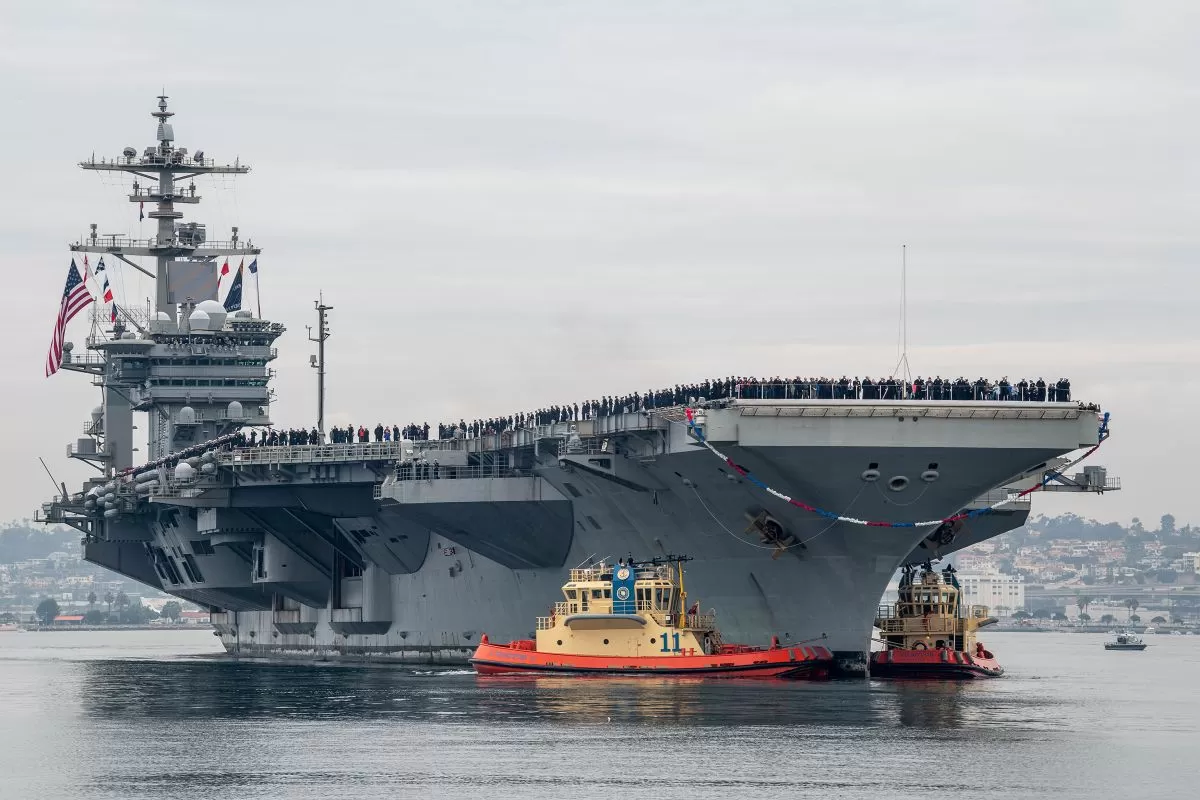 Kapal Induk Abraham Lincoln, AS, bergerak dari Laut China Selatan menuju Timur Tengah, Iran. (Foto: PACOM)
