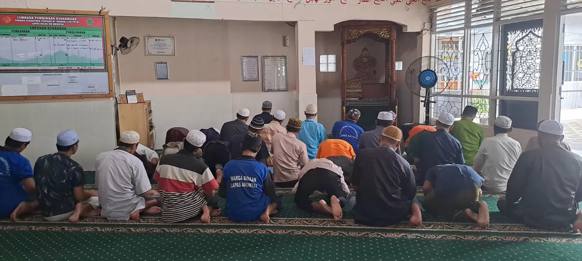 WBP Lapas Amuntai Saat Sholat Hajat Berjamaah Untuk Kedamaian dan Keselamatan