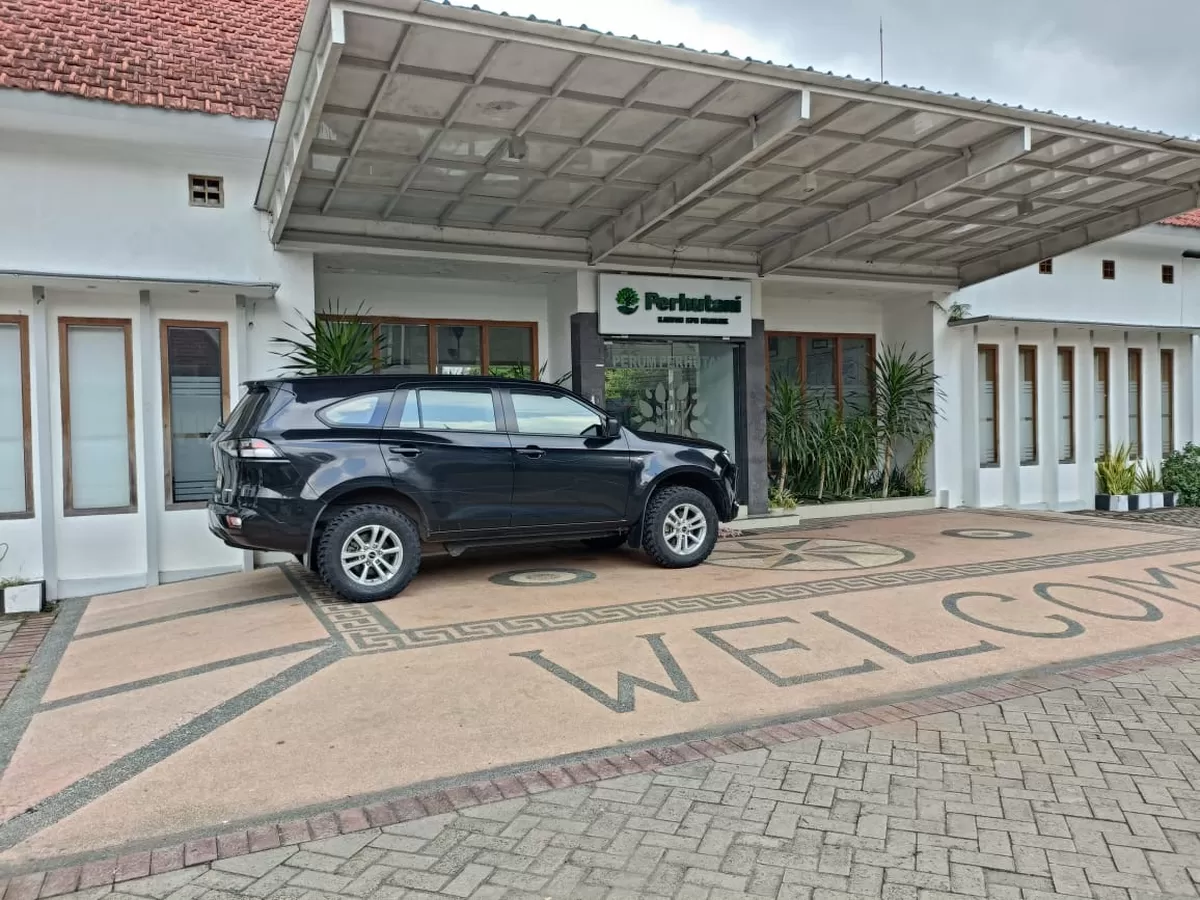 Tampak depan Kantor KPH Nganjuk  (Sakera Nawacita)