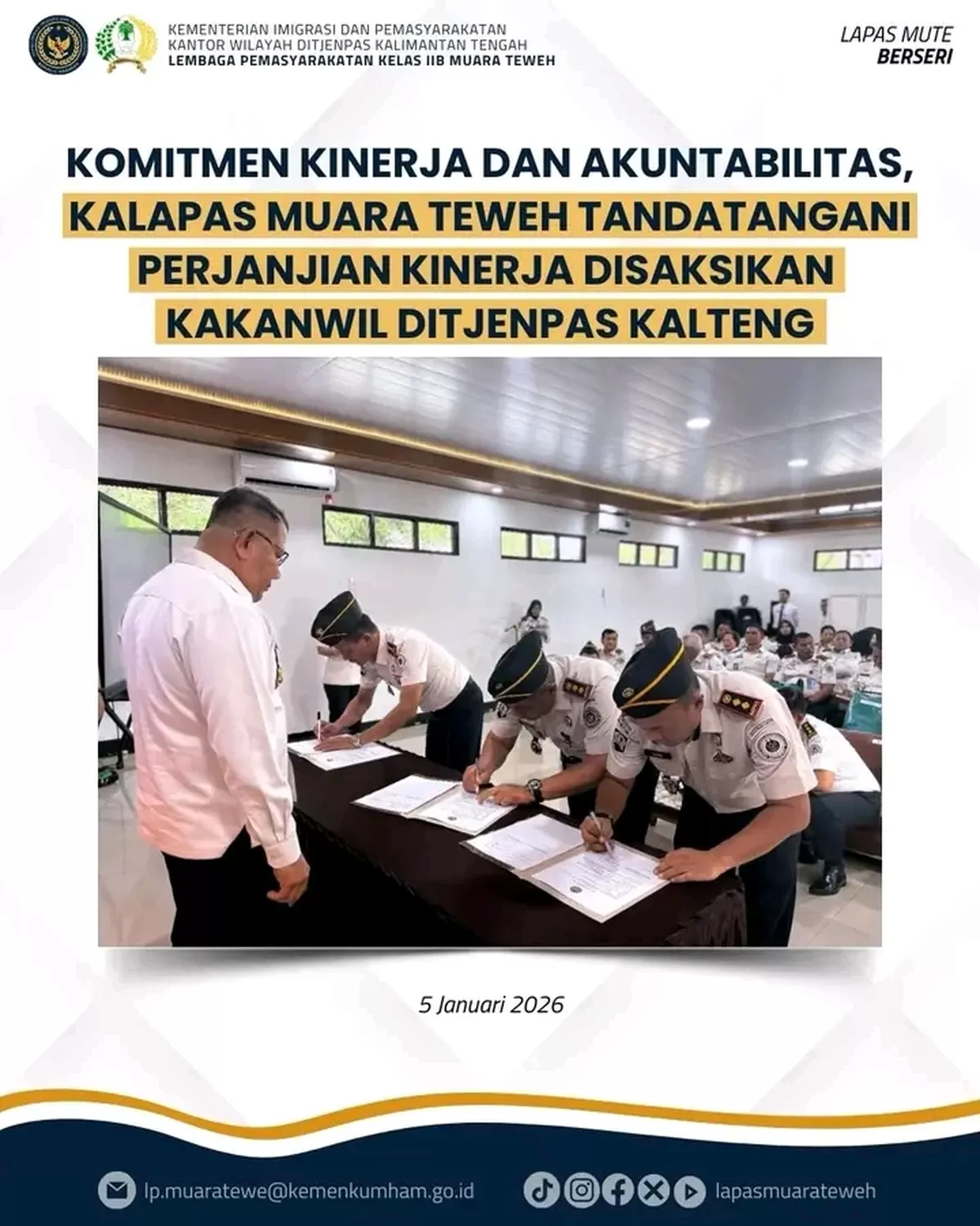 Kalapas Muara Teweh Saat Tandatangani Perjanjian Kinerja