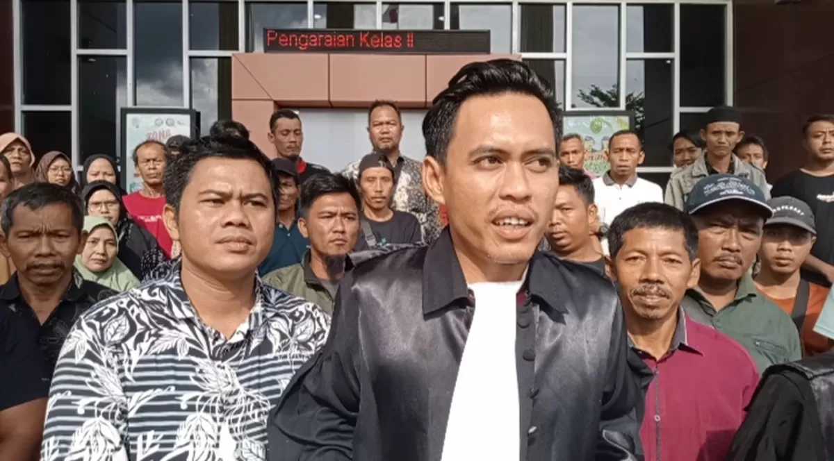 Penasehat Hukum Bersama Puluhan Masyarakat Kecewa Tidak Hadir Kedua Kalinya Saksi Jajaran Polsek Rambah Samo (NAWACITAPOST.COM)