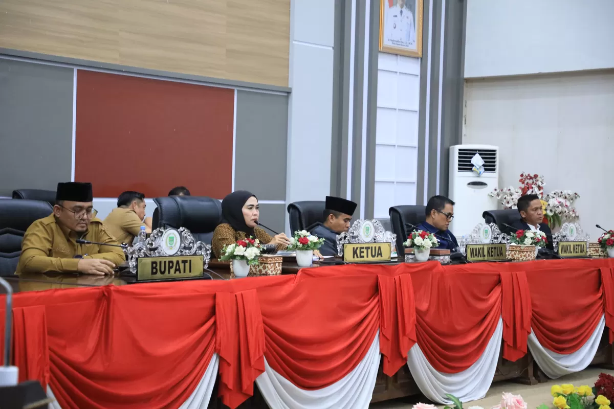 Foto Rapat Paripurna Penutupan Masa Pandangan Kesatu Tahun 2025 Dan Pembukaan Masa Persidangan Kedua Tahun 2026 DPRD Rohul  (NAWACITAPOST.COM)