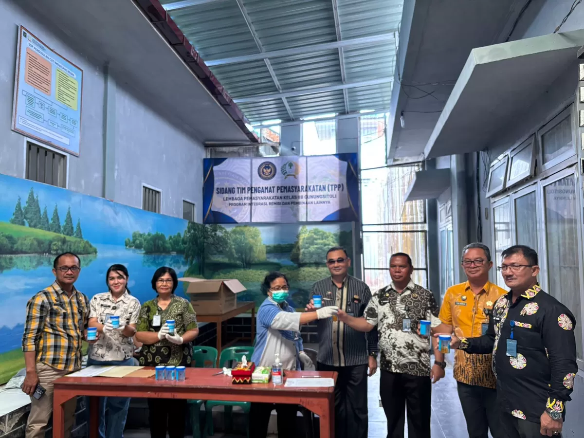 Kalapas Gunungsitoli dan Jajaran Saat Kegiatan Tes Urine