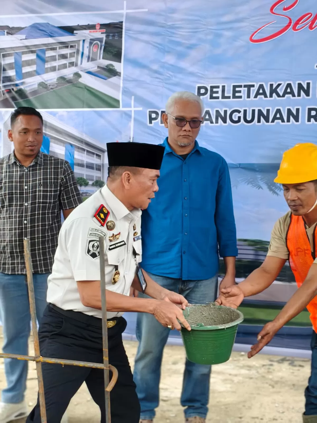 Kalapas Kotapinang Saat Hadiri Peletakan Batu Pertama Pembangunan RS Nuraini