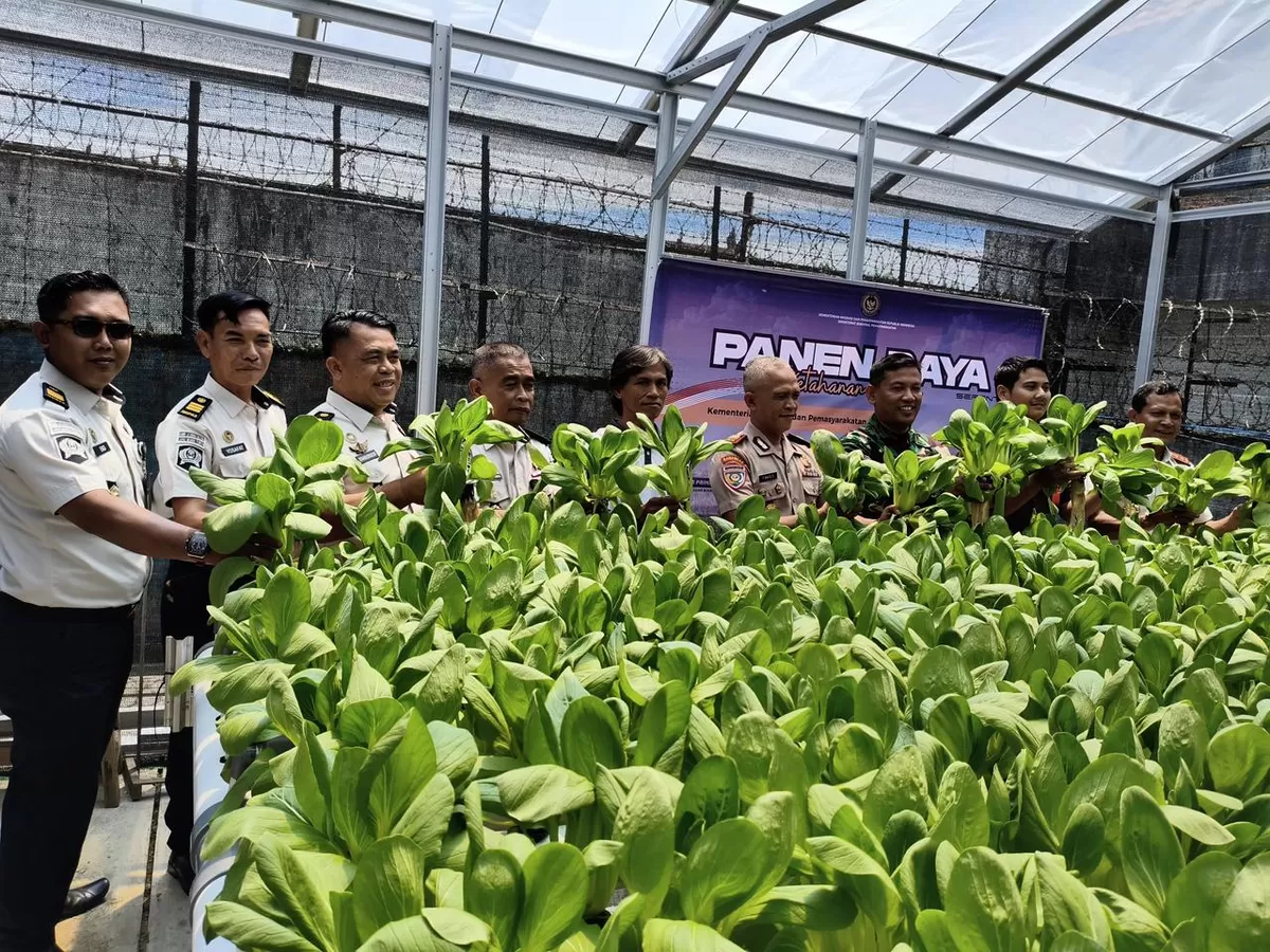 Kalapas Muara Teweh dan Jajaran Serta APH Saat Kegiatan Panen Raya