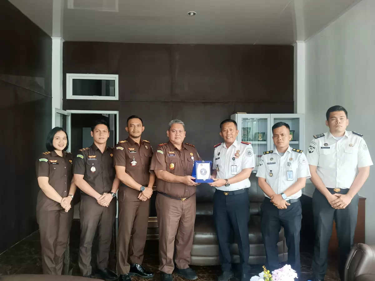 Kalapas Gunungtua dan Jajaran Bersama Kepala Kejaksaan Negeri Padang Lawas Utara