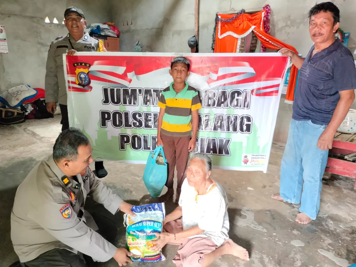 Polsek Tualang Bantu salurkan Bantuan Sembako kepada warga Lansia yang Pencari Rongsokan di Perawang