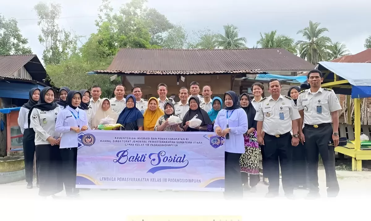 Jajaran Pegawai Lapas Padangsidimpuan Saat Kegiatan Bakti Sosial dengan Warga Masyarakat Sekitar