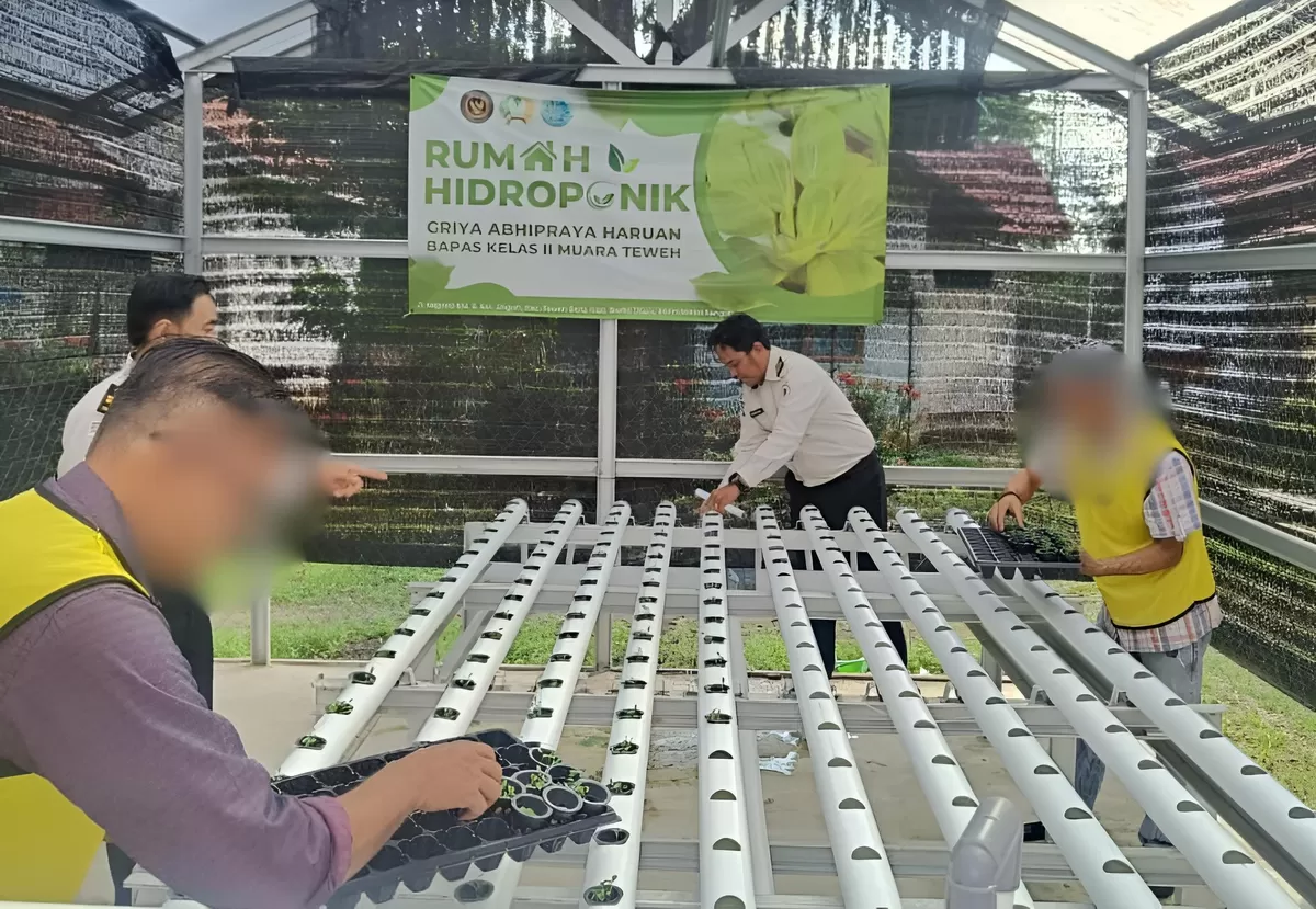 Petugas Bapas Muara Teweh Bersama Klien Pemasyarakatan
