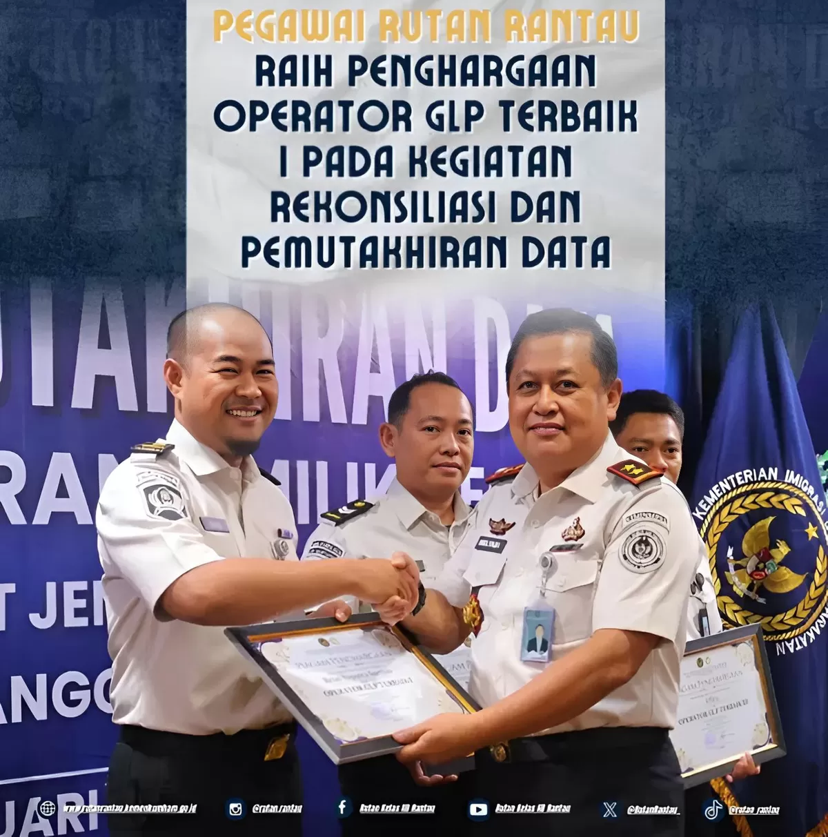 Pegawai Rutan Rantau Saat Terima Penghargaan Operator GLP Terbaik I