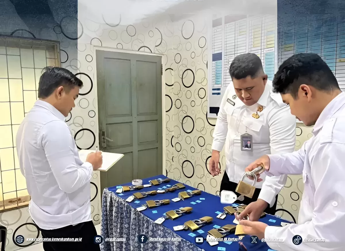Ka. KPR Rutan Rantau dan Jajaran Saat Kegiatan Perawatan dan Rolling Gembok 
