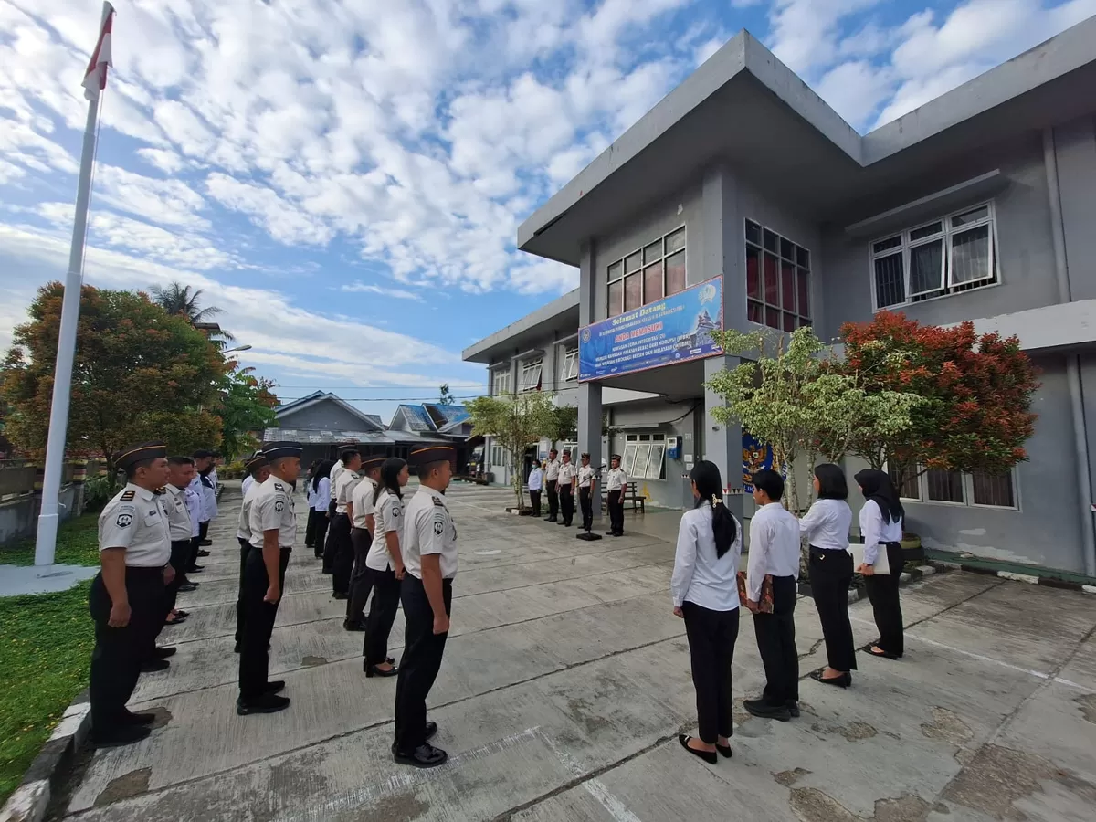 Pegawai Lapas Kelas IIB Gunungsitoli Saat Kegiatan Apel Pagi 