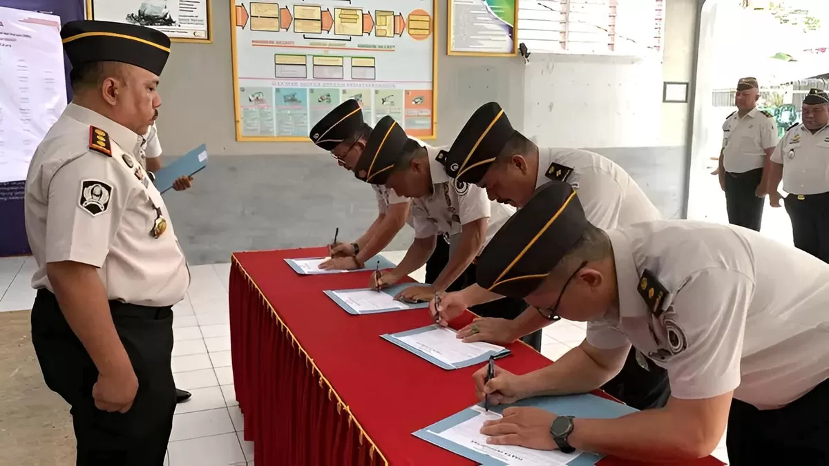Kalapas Tahuna dan Jajaran Saat Penandatanganan Komitmen Bersama Pembangunan ZI