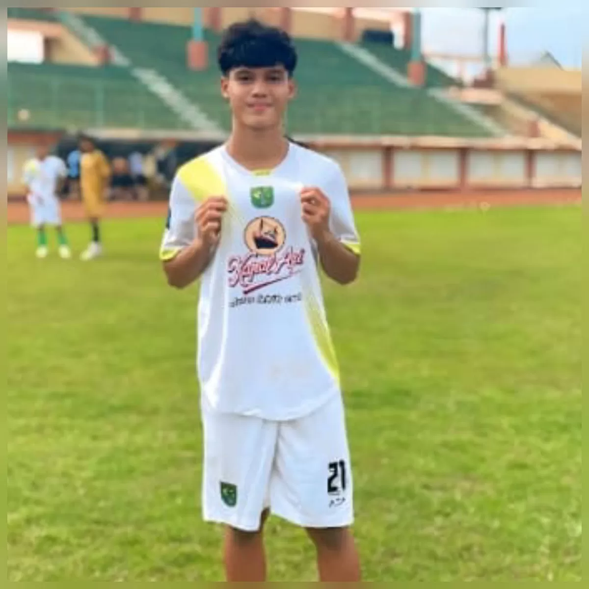 Foto Putra terbaik Kabupaten Rokan Hulu Muhammad Alif Al Rifk resmi menembus skuad Tim Soeratin U-17 Persebaya Surabaya setelah melewati seleksi ketat (PJI Rokan Hulu )
