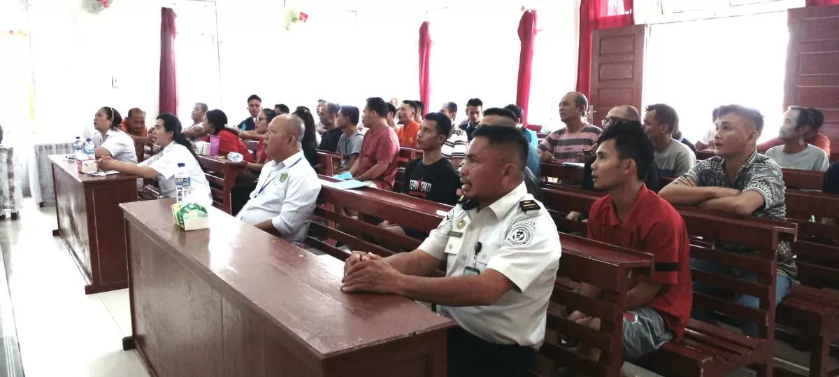 Petugas dan WBP Lapas Gunungsitoli Saat Kegiatan Penyuluhan Agama Kristen 