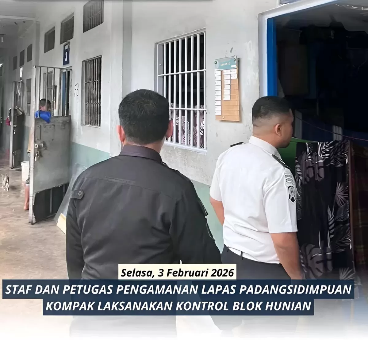 Petugas Pengamanan Lapas Padangsidimpuan Saat Kontrol Rutin Blok Hunian Warga Binaan