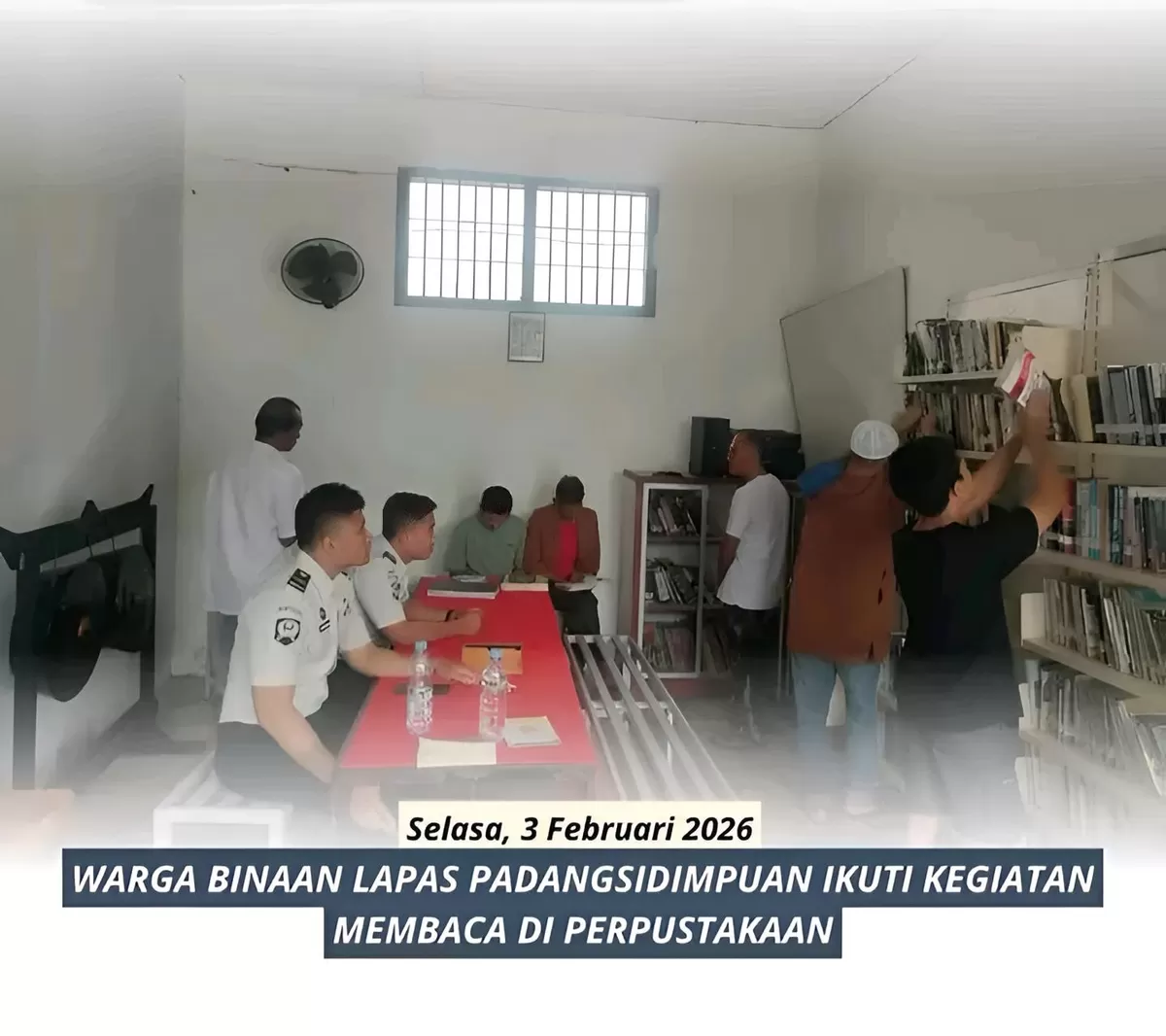 Warga Binaan Lapas Padangsidimpuan Saat Membaca Buku di Perpustakaan
