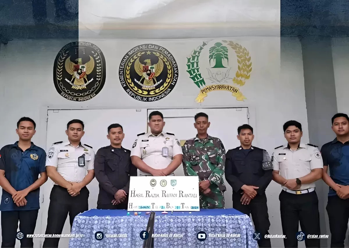 Petugas Rutan Rantau Bersama Personil TNI Setelah Kegiatan Penggeledahan