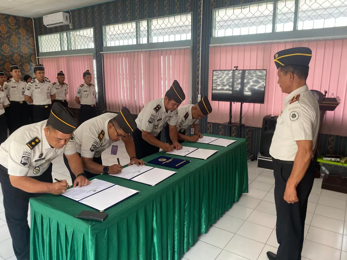 Kalapas Muara Teweh dan Jajaran Saat Penandatanganan Pakta Integritas