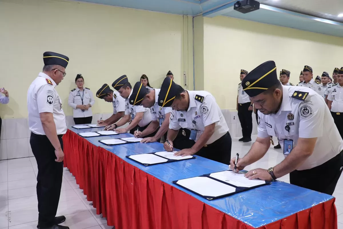 Kalapas Rantauprapat dan Jajaran Saat Penandatanganan Komitmen Bersama Zona Integritas