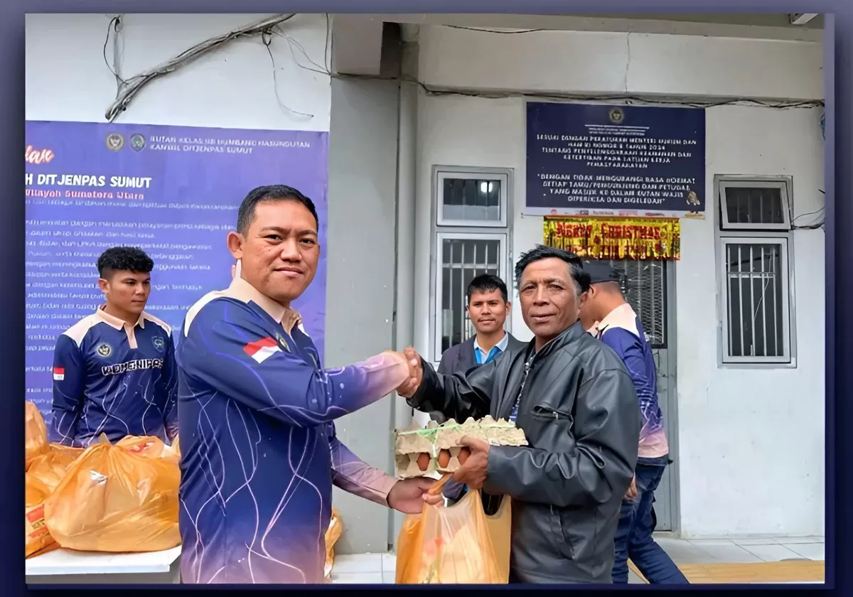 Karutan Humbang Hasundutan Saat Bagikan Bantuan Sosial kepada Masyarakat