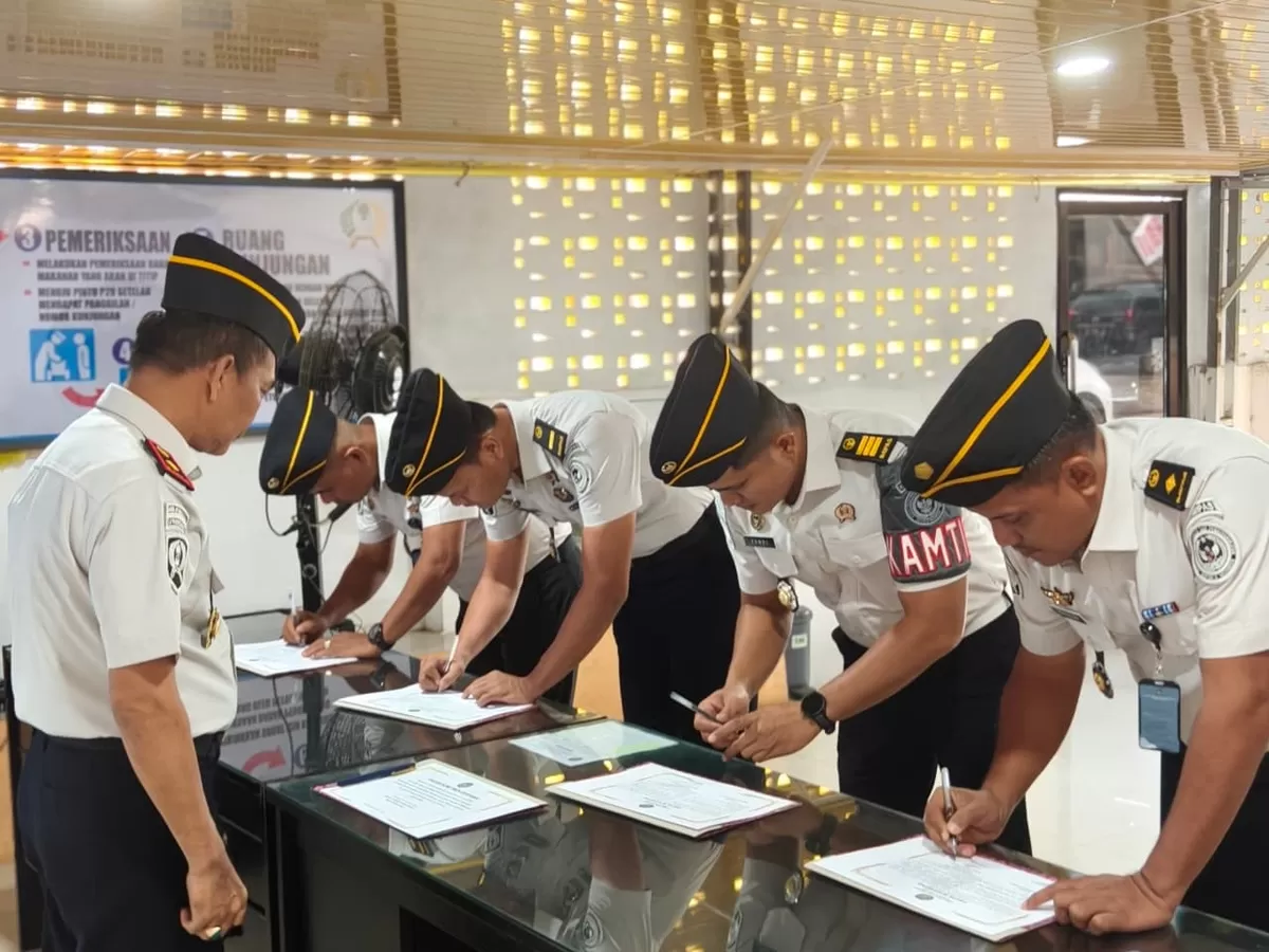 Kalapas Kotapinang dan Jajaran Saat Penandatanganan Pakta Integritas