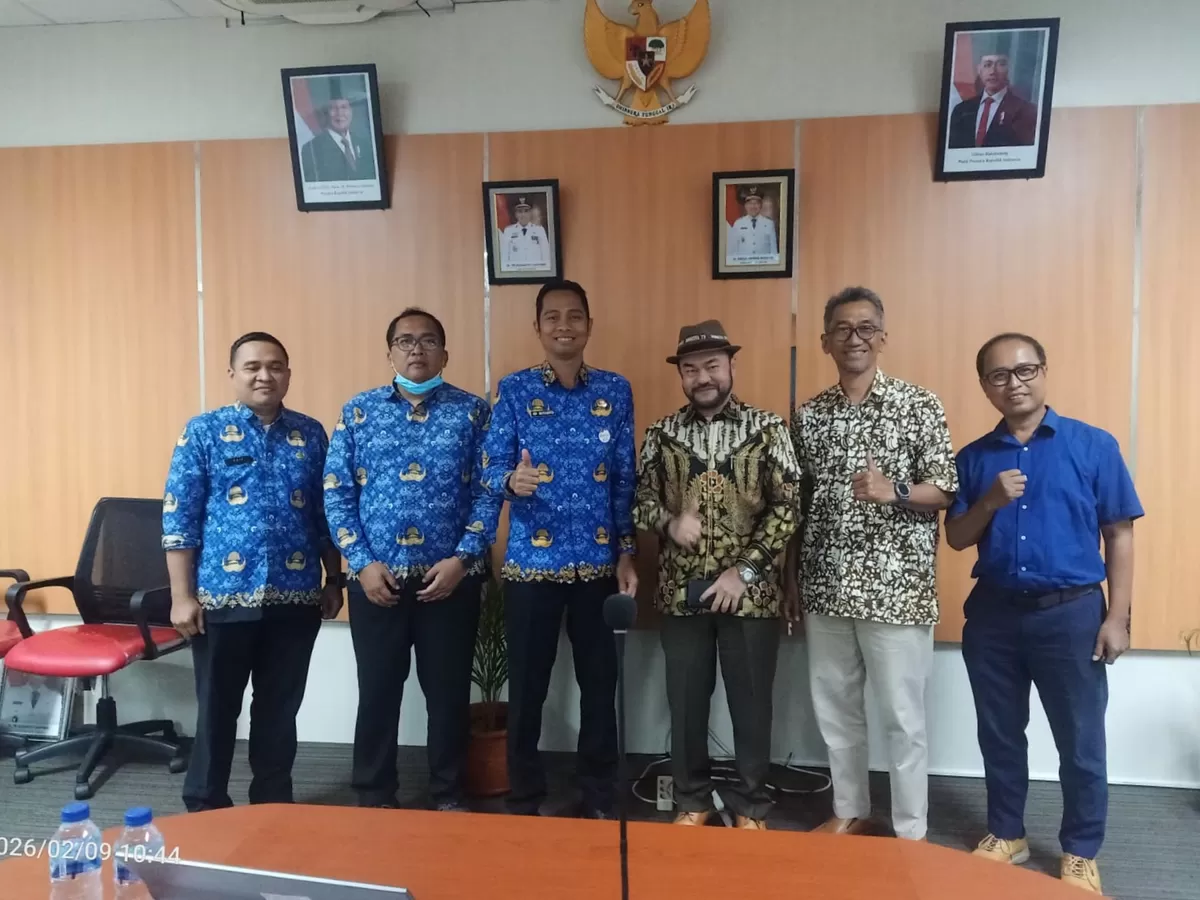 Dokumen foto bersama ketika warga melakukan audiensi dengan Dinas DBMSDA Kota Bekasi  (Nawacitapost.com)