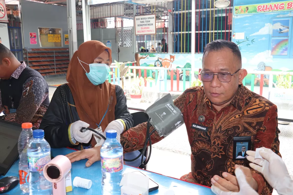 Kalapas Rantauprapat Saat Ikuti Kegiatan Cek Kesehatan