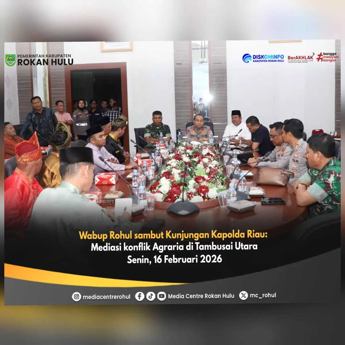 Foto Wabup Rokan Hulu Bersama Kapolda Riau Dan Brigjen TNI Agustatius Sitepu Mediasi konflik Agraria Kebun Rantau Kasai, Himbau Mari Jaga Kamtibmas  (DISKOMINFO ROHUL )