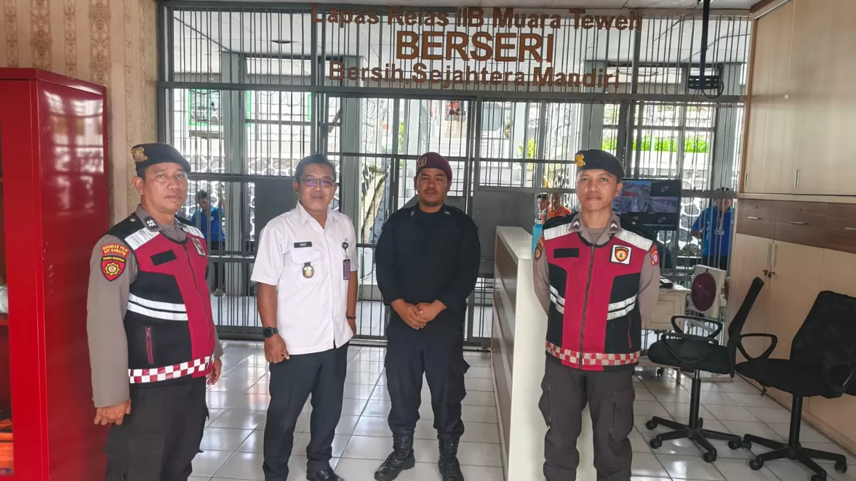 Kasi Adm Kamtib Lapas Muara Teweh Bersama Personil Polres Barito Utara