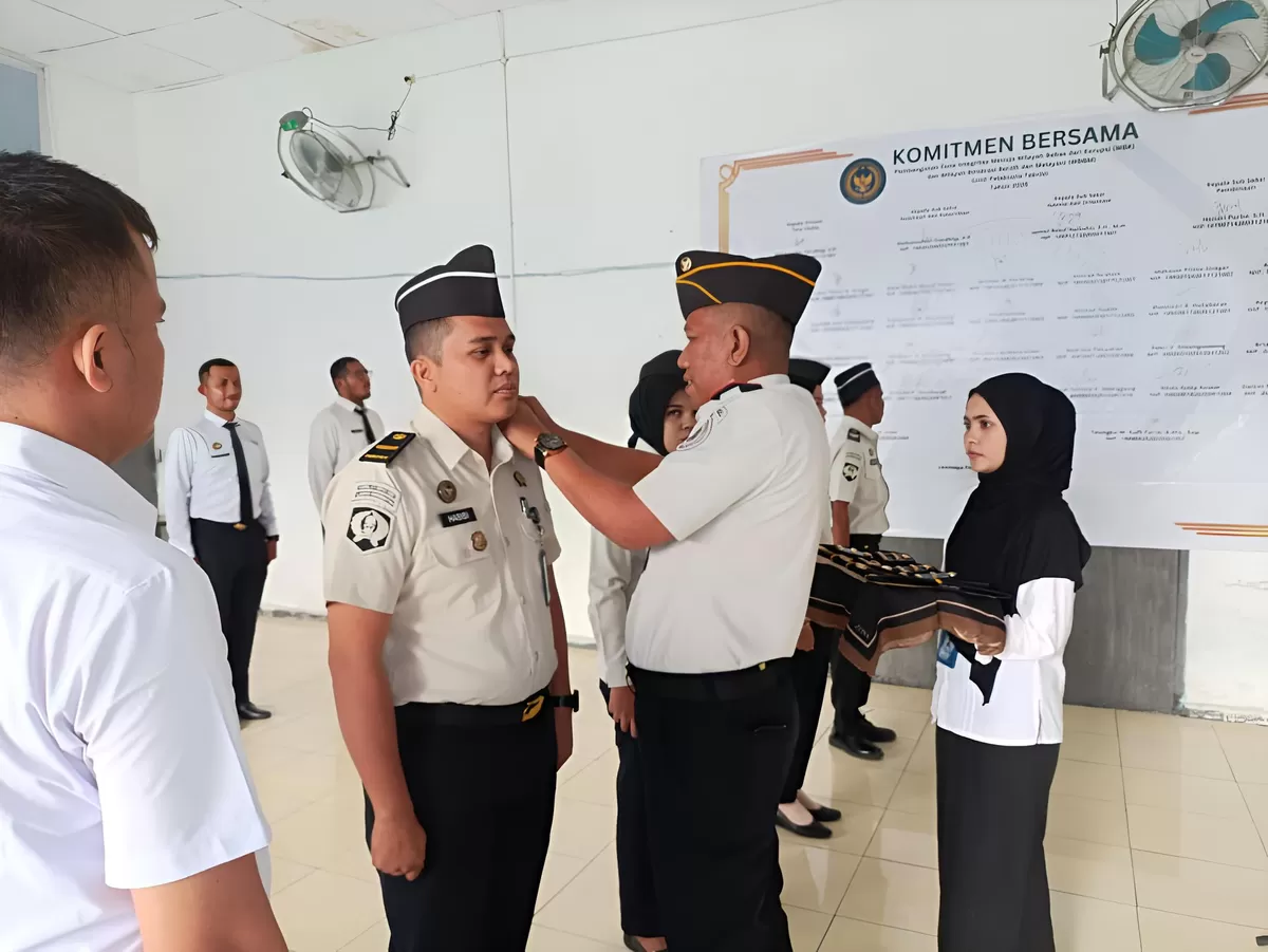 Kalapas Gunungtua dan Jajaran Saat Penyematan Tanda Kenaikan Pangkat Pegawai