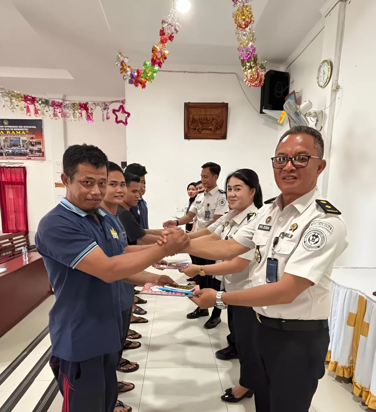Petugas Lapas Gunungsitoli Bersama WBP 