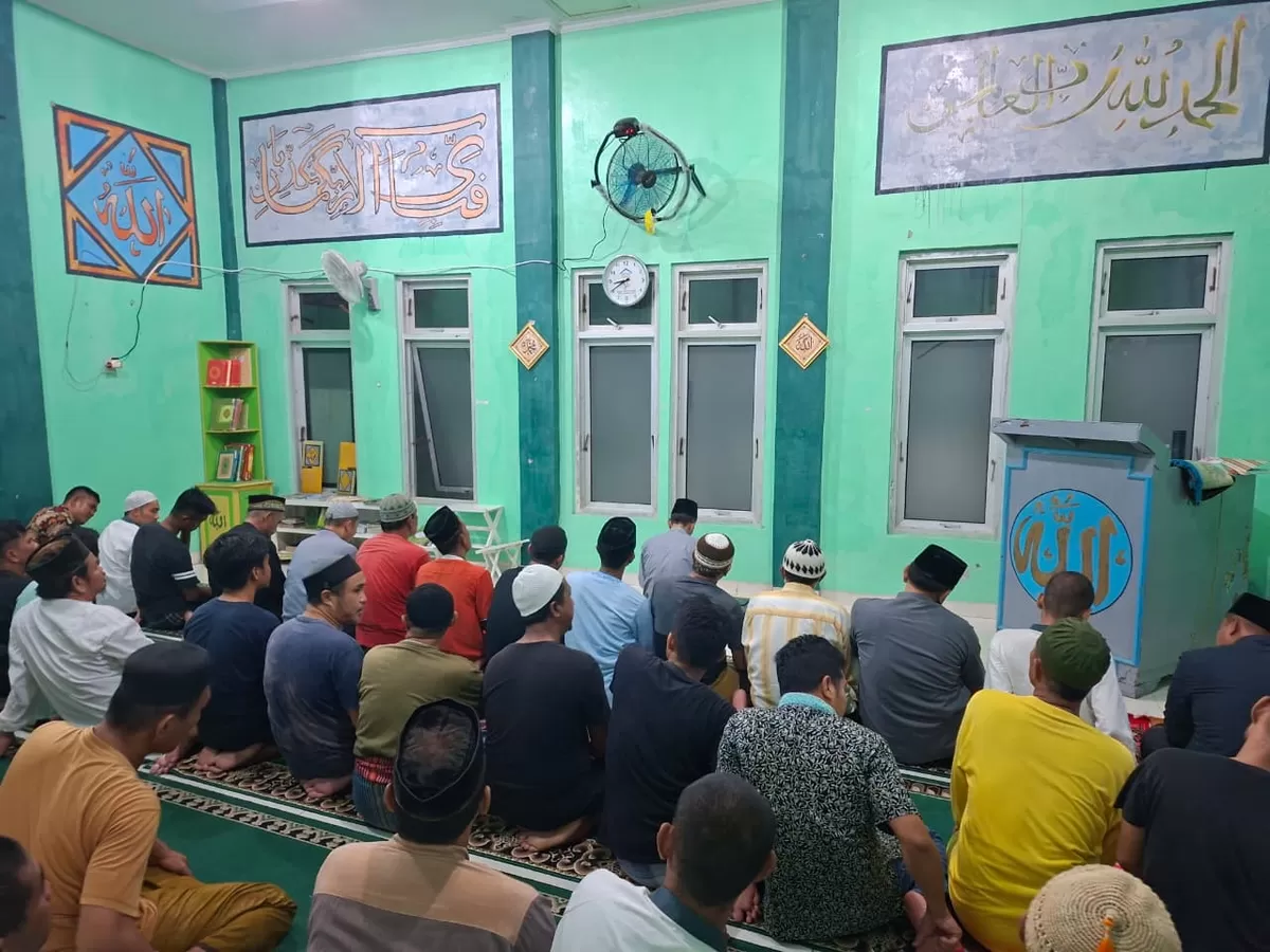Warga Binaan Lapas Gunungsitoli Saat Sholat Tarawih Berjamaah