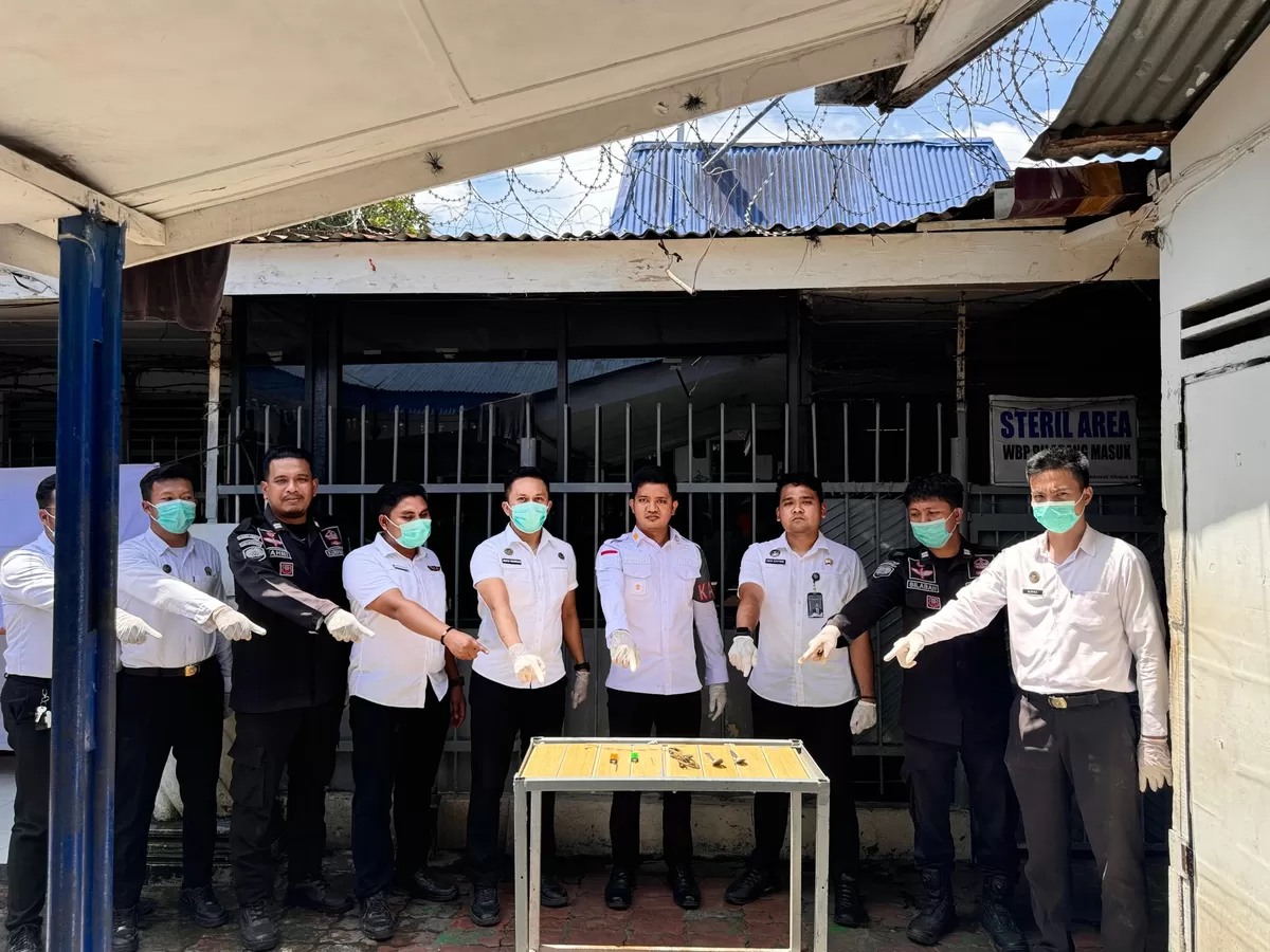 Kasubsi Kamtib Lapas Kotapinang dan Jajaran Setelah Kegiatan Penggeledahan Kamar Hunian