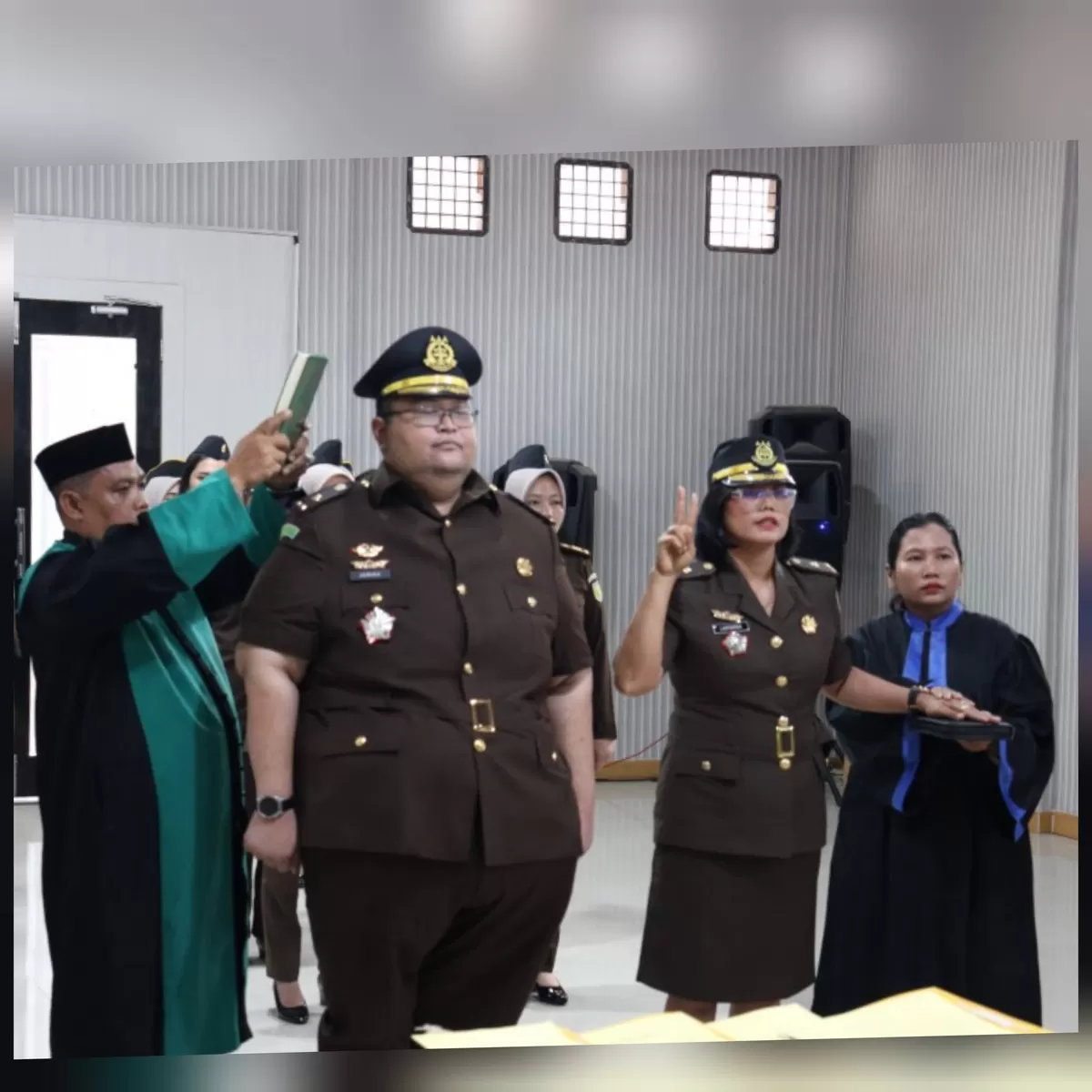Foto Sertijab Penjabat Kasi Kejari Rokan Hulu, dipimpin langsung oleh Kepala Kejaksaan Negeri Rokan Hulu, Bapak Dr. Rabani M. Halawa, S.H., M.H.  (NAWACITAPOST.COM )