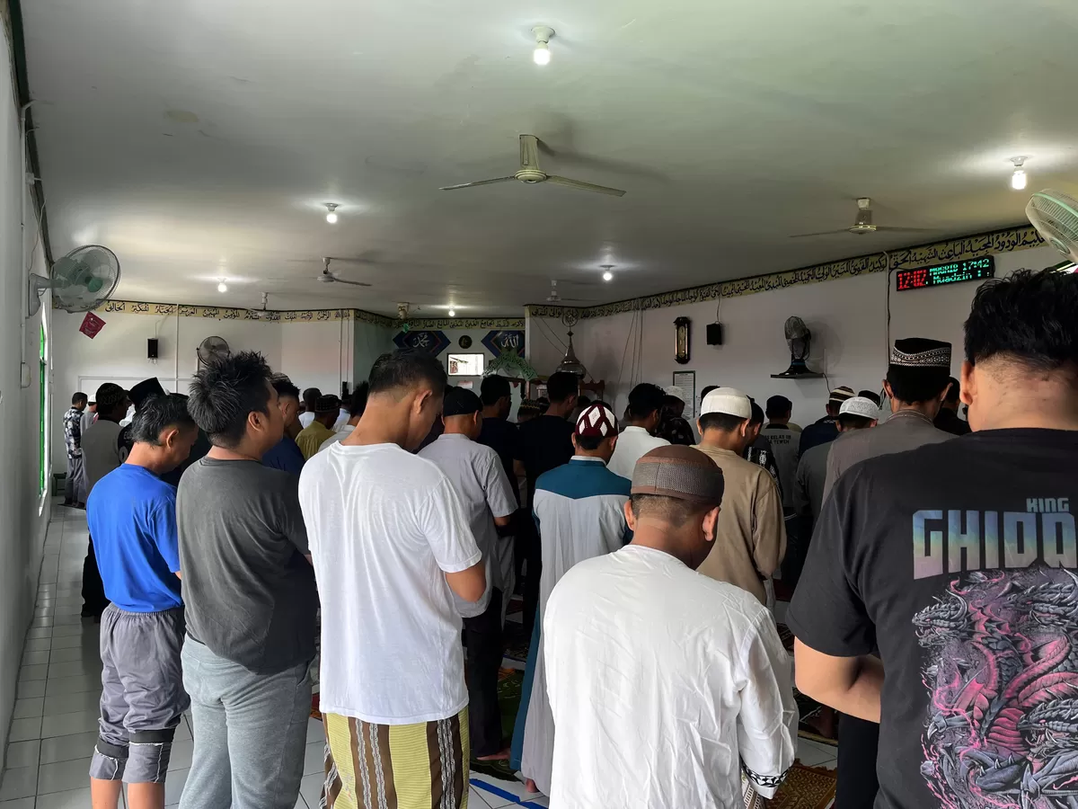 Warga Binaan Lapas Muara Teweh Saat Sholat Jumat Berjamaah