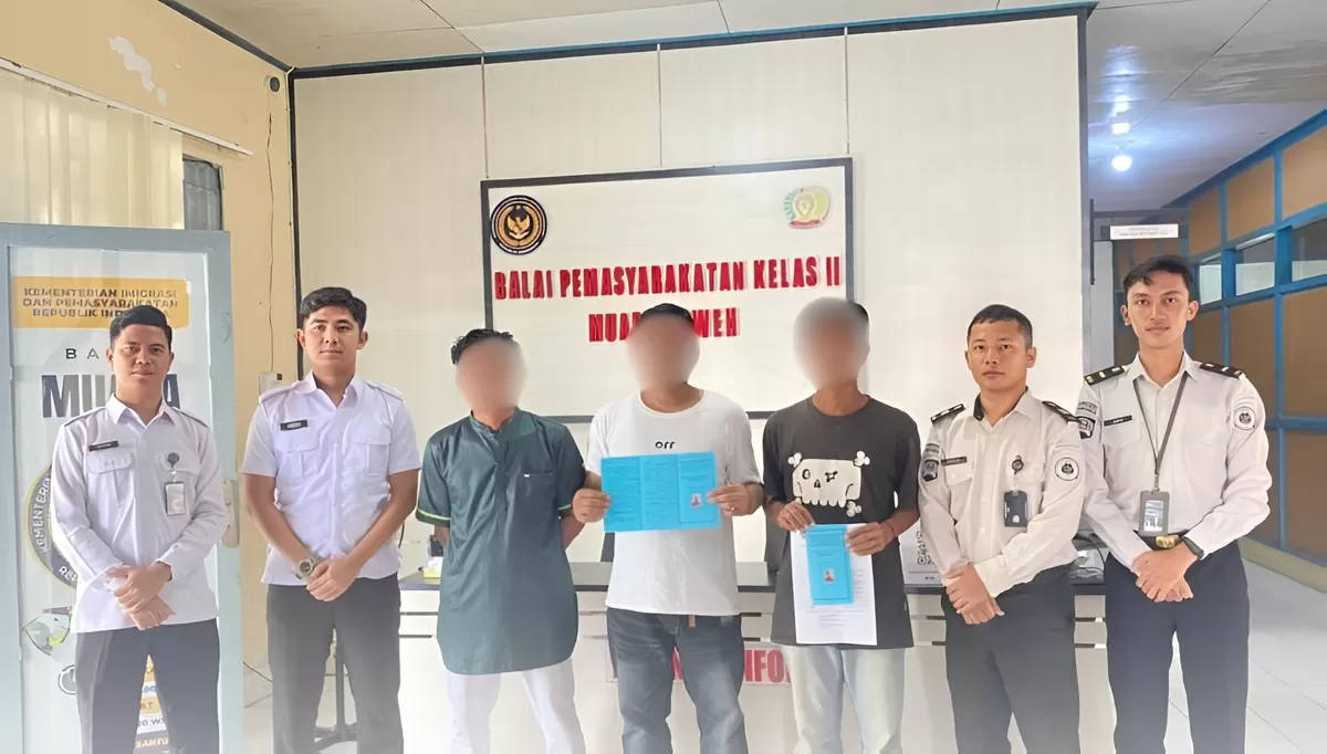 PK Bapas Muara Teweh Saat Terima Klien Pembebasan Bersyarat