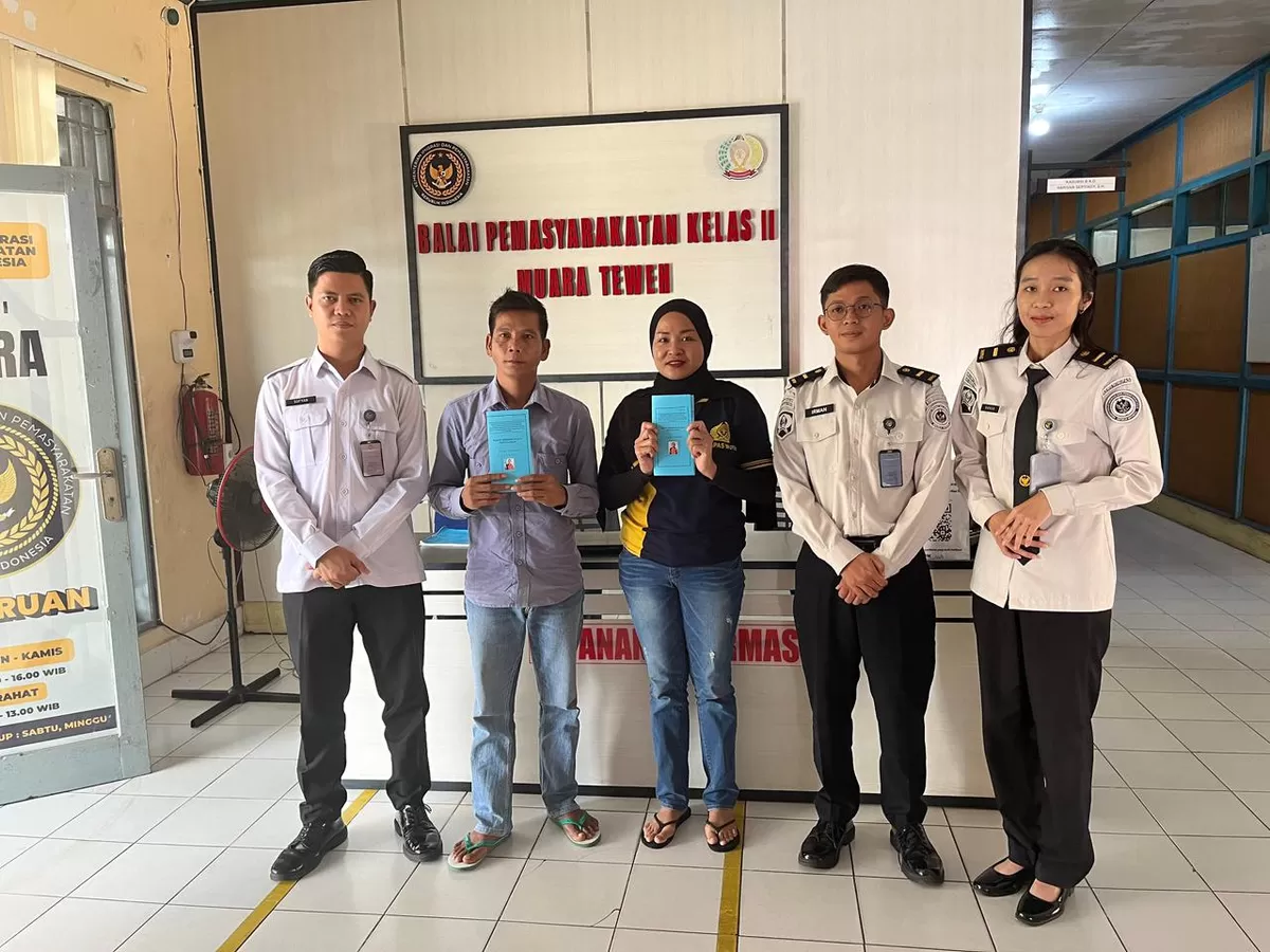 Petugas Lapas dan Bapas Muara Teweh Saat PB Dua Warga Binaan