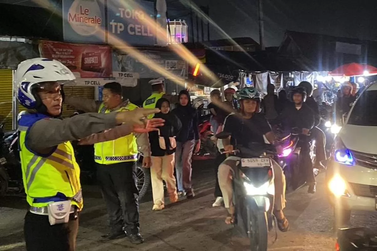 Ribuan warga padati jalan utama kota Tegal (Agus R)
