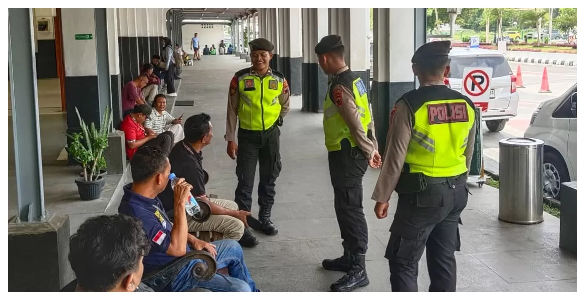 Anggora Polres Tegal Kota Pantau Stasiun Tegal (Agus R)