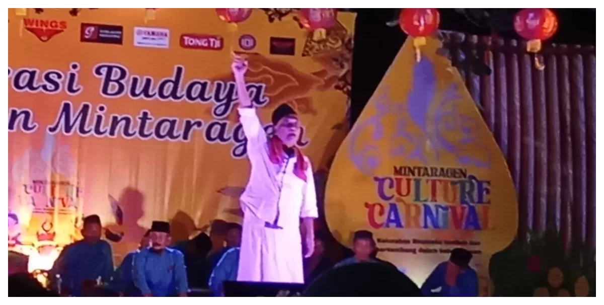 Seniman Kota Tegal Sedang Unjuk Peforma di Atas Panggung (FB.Lutfi AN)