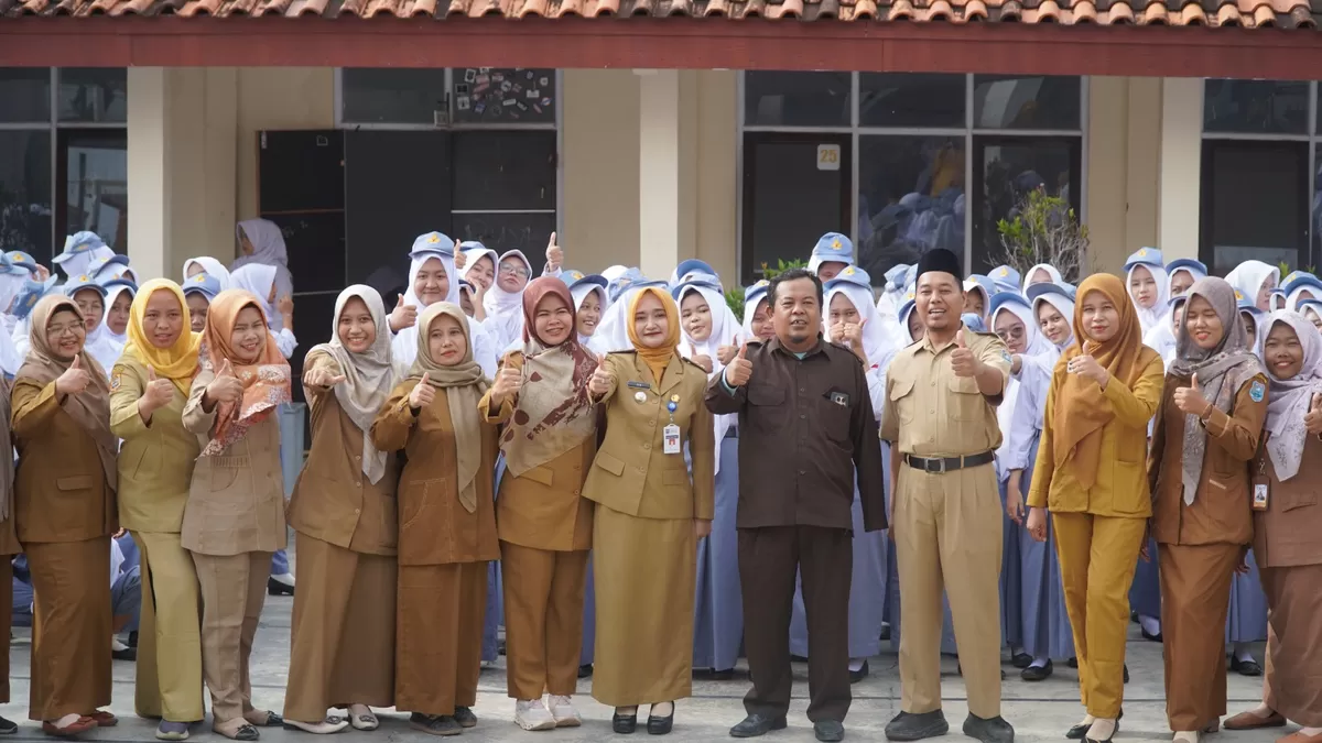 Wakil walikota bersama para guru PNS di Kota Tegal (AGUS R)