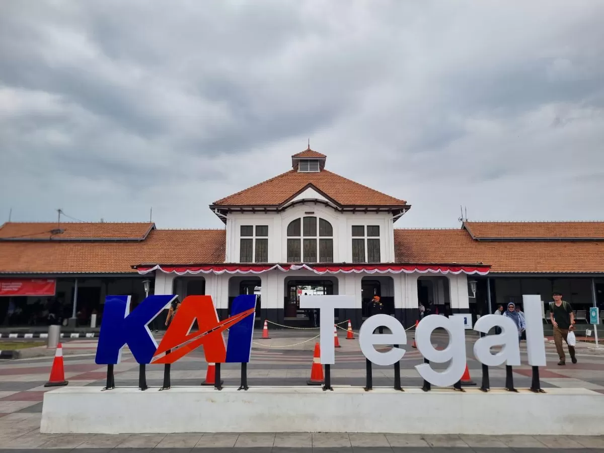 Lndsacep halaman Depan Stasiun Tegal (Agus R)