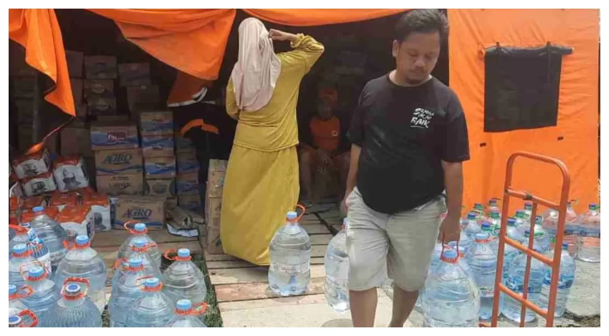 Suasana di slalah satu tenda penampung Batuan desa Padasari Tegal (AGUS R)