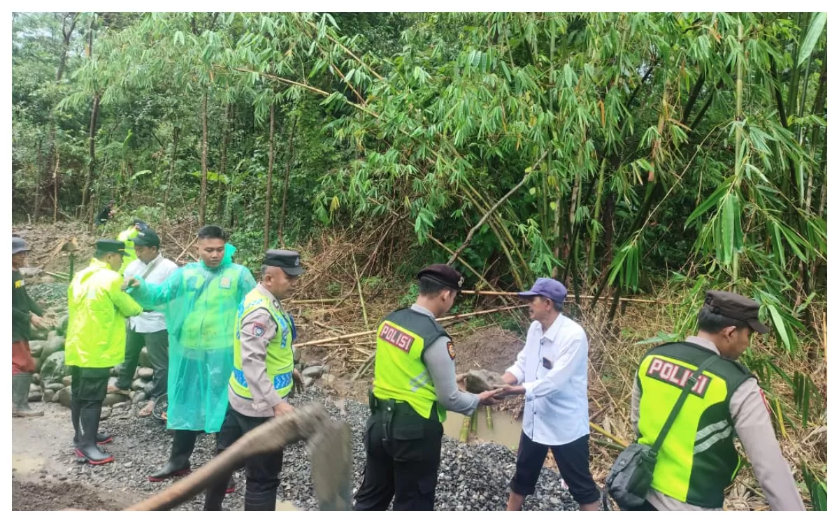 Suasana pembangunan Jembatan Presisi di Pemalang (AGUS R)