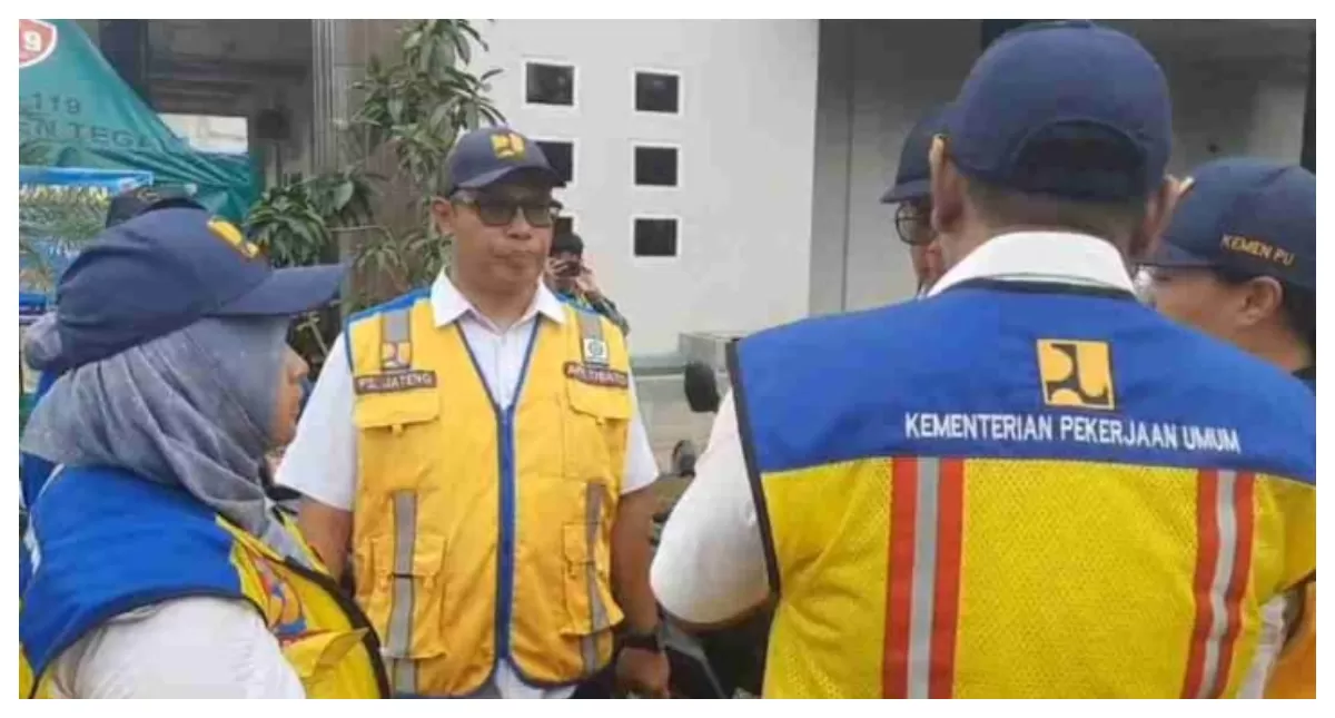 Kementiran PU di Lokasi huntara Capar Jatinegara (AGUS R)