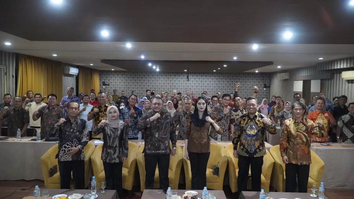 suasana pembuatan draft LKPJ Walikota di Cirebon (AGUS R)
