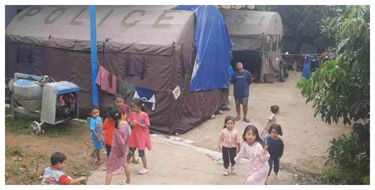 Anak anak korban tanah bergerak di Pengungsian (AGUS R)