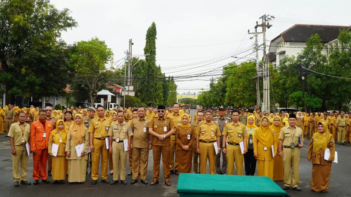 Walikota Tegal Bersama ASN aktif dan PNS Masuk Purna (AGUS R)