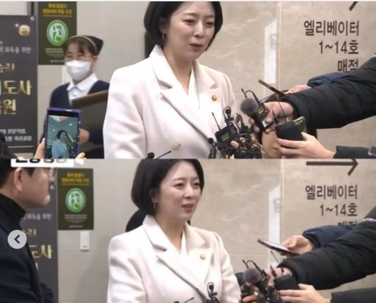 Anggota DPR Korea Selatan dari Partai People Power, Bae Hyunjin, menuai kritik publik usai menghadiri pemakaman aktor veteran Ahn Sungki di Seoul St. Mary&rsquo;s Hospital pada 5 Januari lalu. (tangkapan layar IG Panncafe)